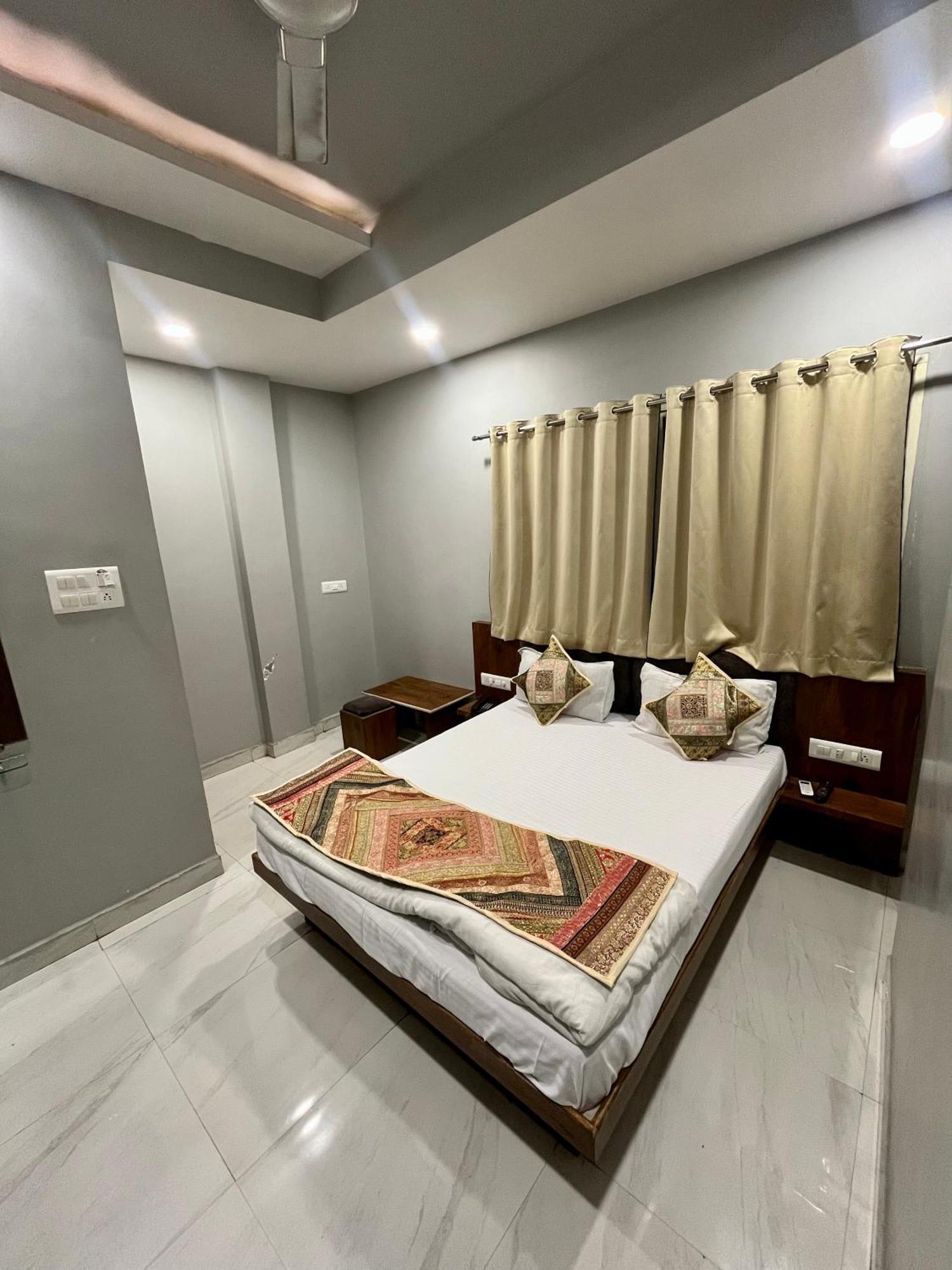 אויאיין Hotel Shankar מראה חיצוני תמונה